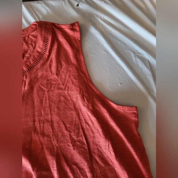 NEW Tahari Women's Sleeveless Top in Coral - Picture 5 of 5
